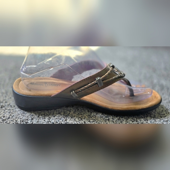 Minnetonka Silverthrone Women Flip Flop Sandals SZ 8 Silver Aztec Tribal Western - Picture 9 of 13